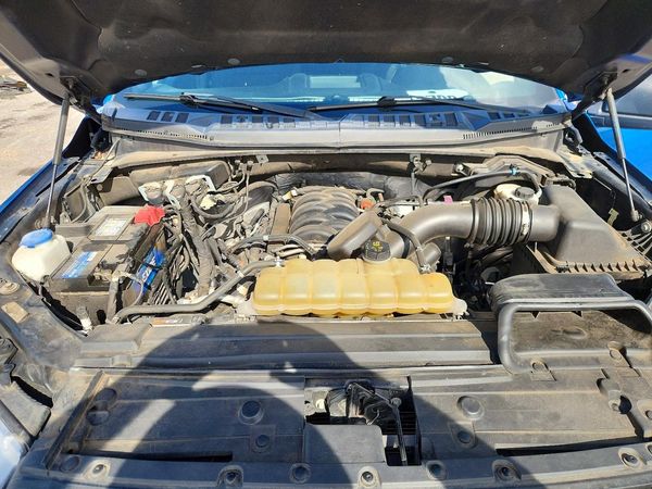 2020 FORD F150 — Engine bay