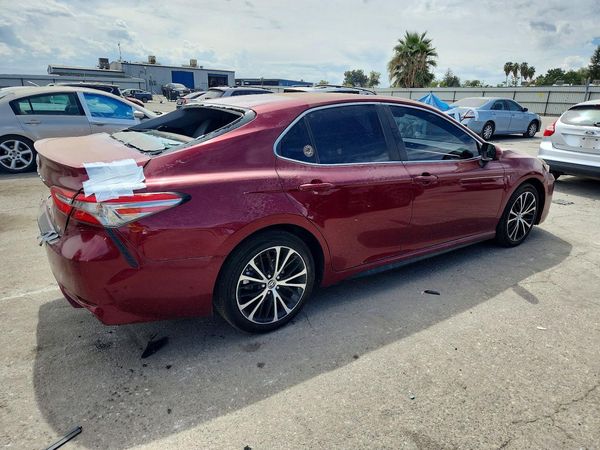 2018 TOYOTA CAMRY