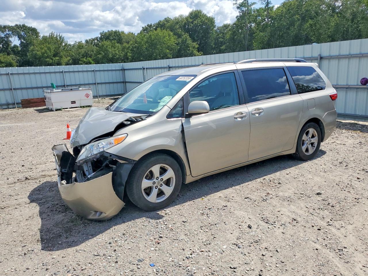 2015 TOYOTA SIENNA