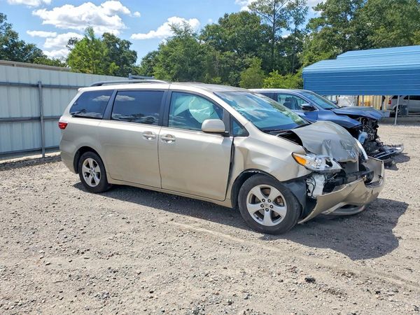 2015 TOYOTA SIENNA