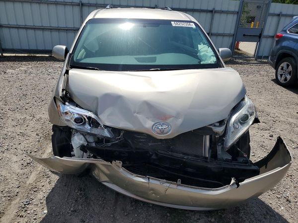2015 TOYOTA SIENNA