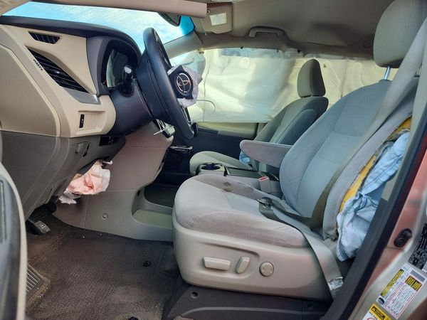 2015 TOYOTA SIENNA