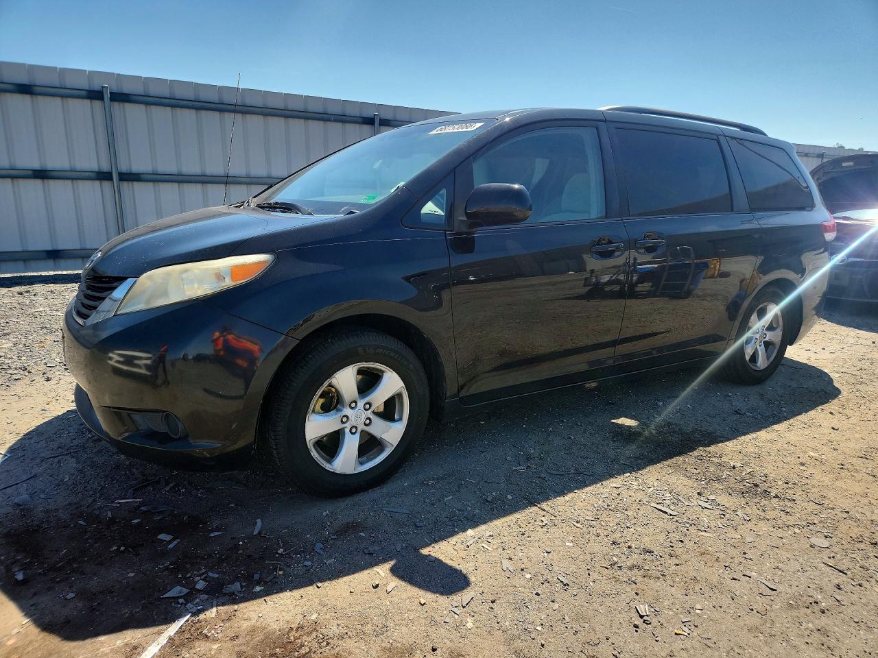 2012 TOYOTA SIENNA