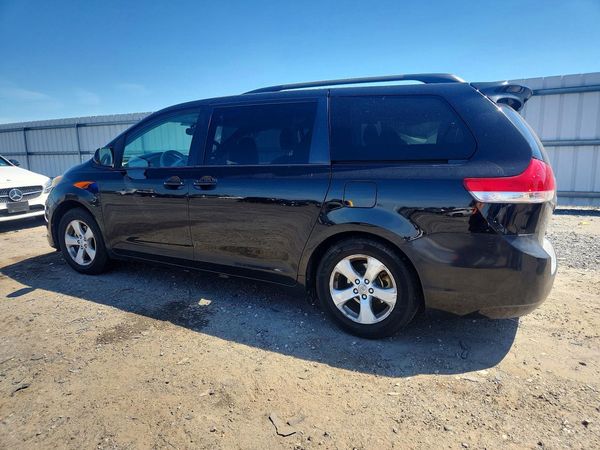 2012 TOYOTA SIENNA