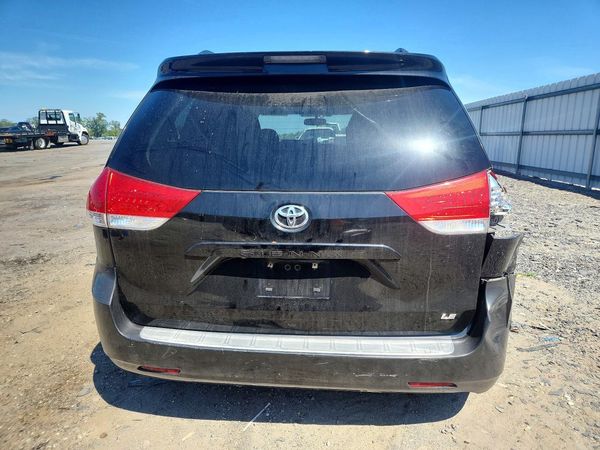 2012 TOYOTA SIENNA