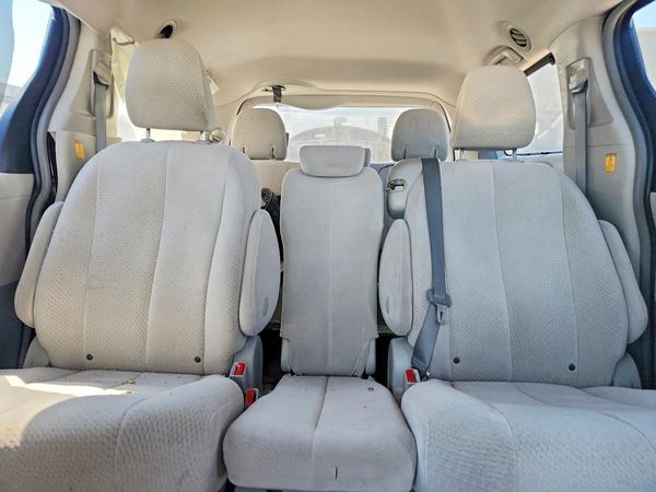 2012 TOYOTA SIENNA