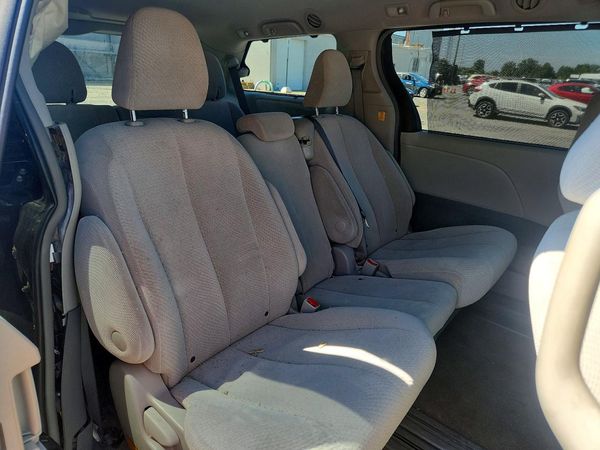 2012 TOYOTA SIENNA