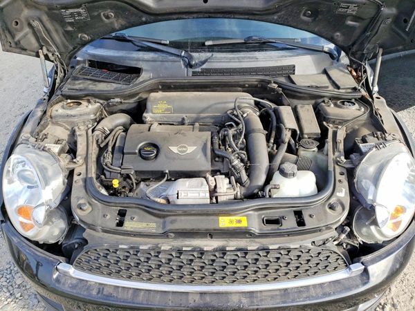 2012 MINI COOPER — Engine bay