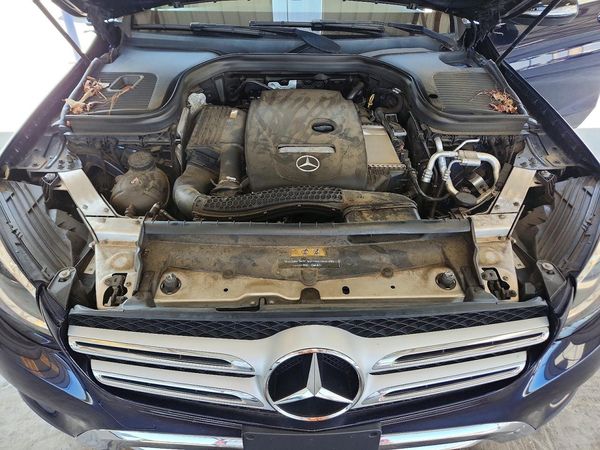 2018 MERCEDES-BENZ GLC GLC 300-4M — Engine bay