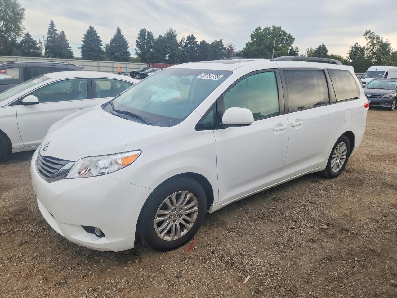2014 TOYOTA SIENNA