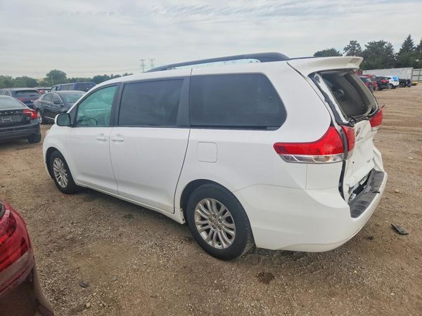 2014 TOYOTA SIENNA