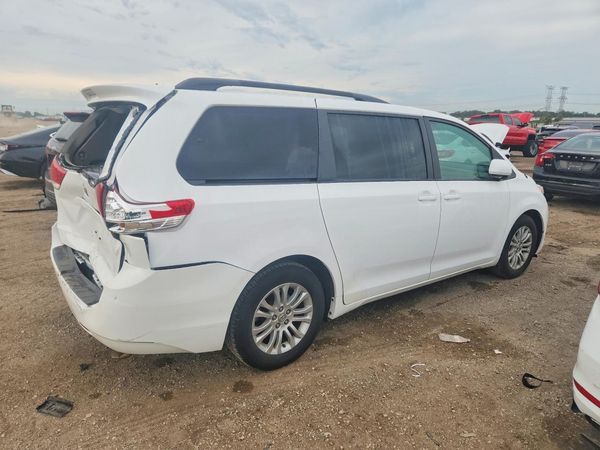 2014 TOYOTA SIENNA
