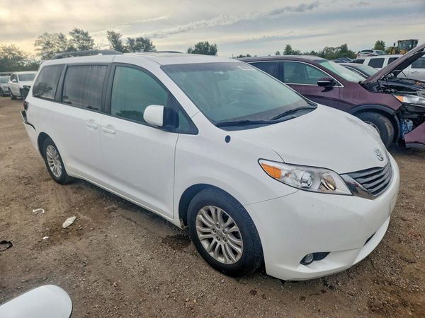 2014 TOYOTA SIENNA