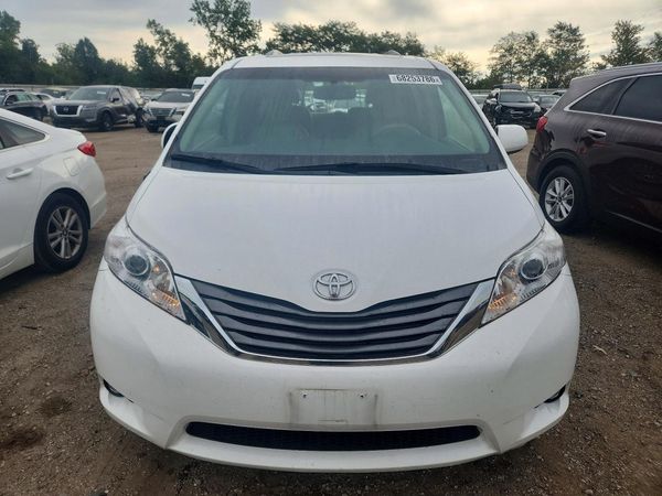 2014 TOYOTA SIENNA