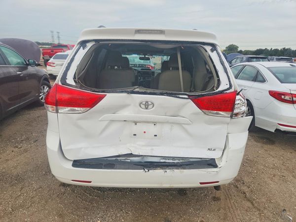 2014 TOYOTA SIENNA