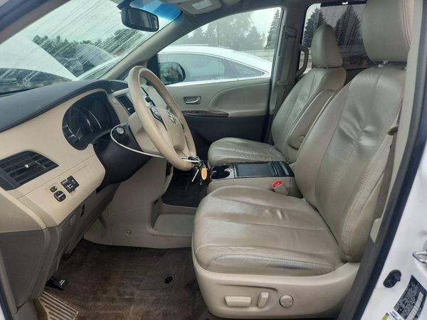 2014 TOYOTA SIENNA
