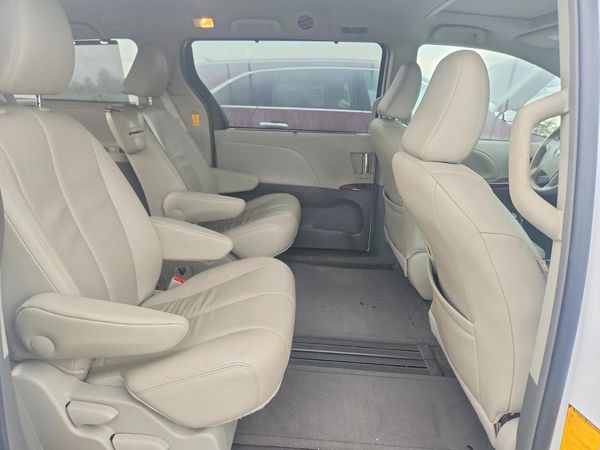 2014 TOYOTA SIENNA
