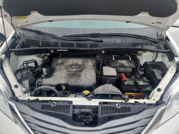 2014 TOYOTA SIENNA