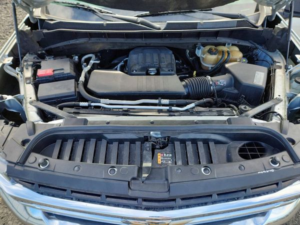 2021 CHEVROLET SILVERADO LT — Engine bay