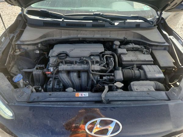 2022 HYUNDAI KONA — Engine bay