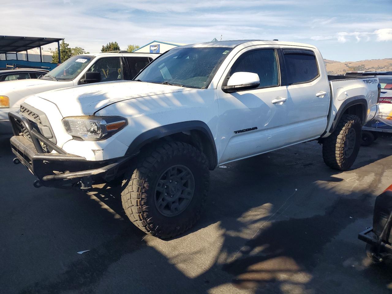 2021 TOYOTA TACOMA SR5 — Front 3/4