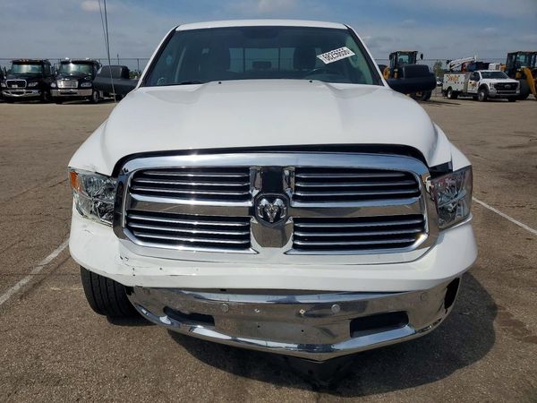 2018 RAM 1500 SLT