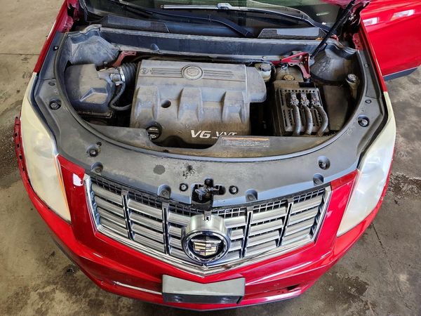 2014 CADILLAC SRX Luxury — Engine bay
