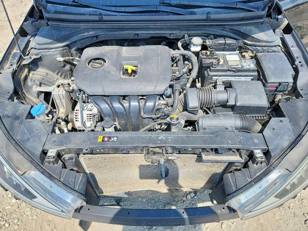 2020 HYUNDAI ELANTRA — Engine bay
