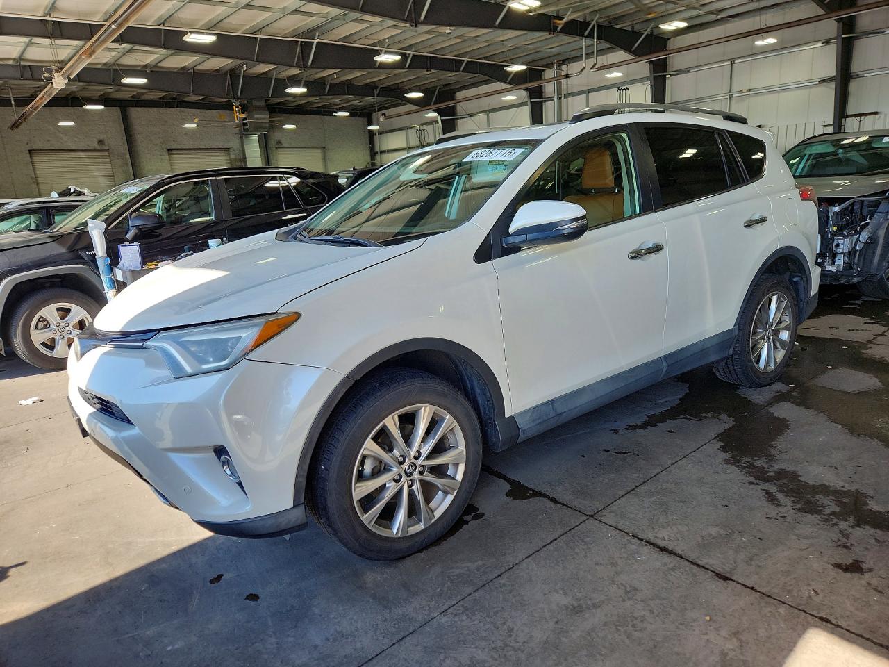 2017 TOYOTA RAV4 Ltd/SE Platinum — Front 3/4