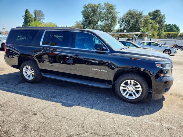 2015 CHEVROLET SUBURBAN LT — Passenger 3/4