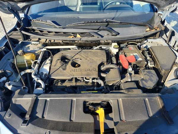 2021 NISSAN ROGUE SL — Engine bay