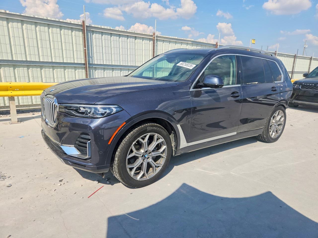 2020 BMW X7 — Front 3/4