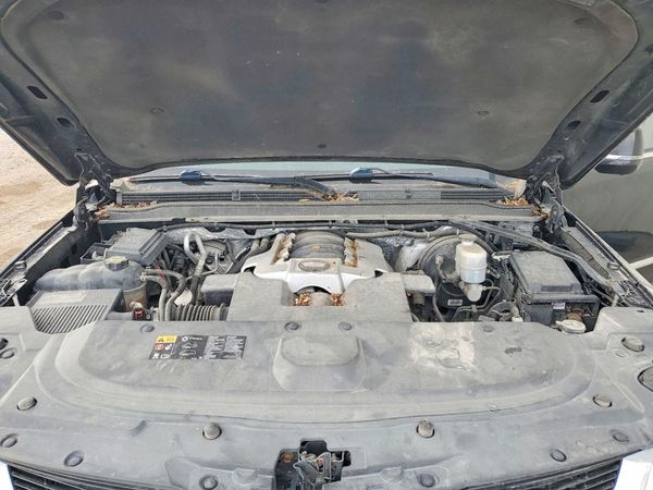 2015 CADILLAC ESCALADE ESV Premium — Engine bay