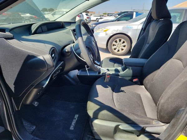 2022 TOYOTA PRIUS — DENT