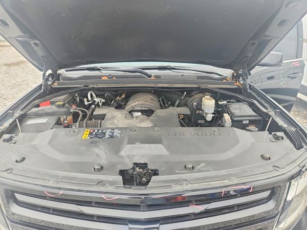 2019 CHEVROLET TAHOE LT — Engine bay