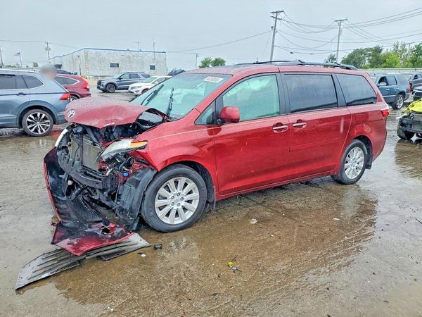 2015 TOYOTA SIENNA