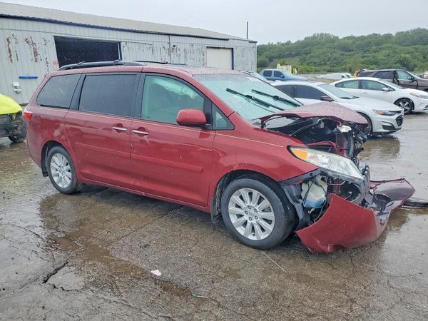 2015 TOYOTA SIENNA