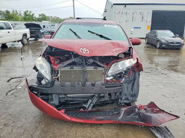 2015 TOYOTA SIENNA
