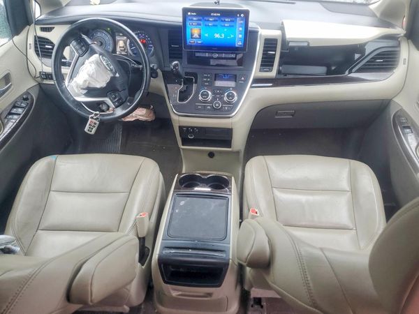 2015 TOYOTA SIENNA