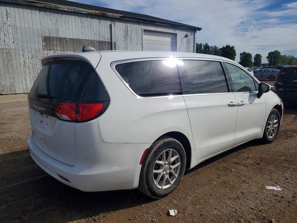 2022 CHRYSLER VOYAGER