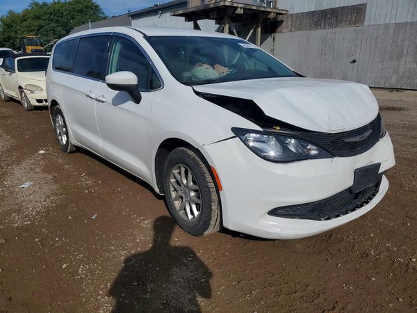 2022 CHRYSLER VOYAGER