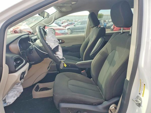 2022 CHRYSLER VOYAGER