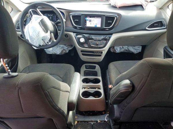 2022 CHRYSLER VOYAGER