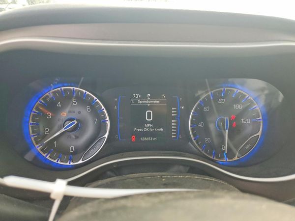 2022 CHRYSLER VOYAGER