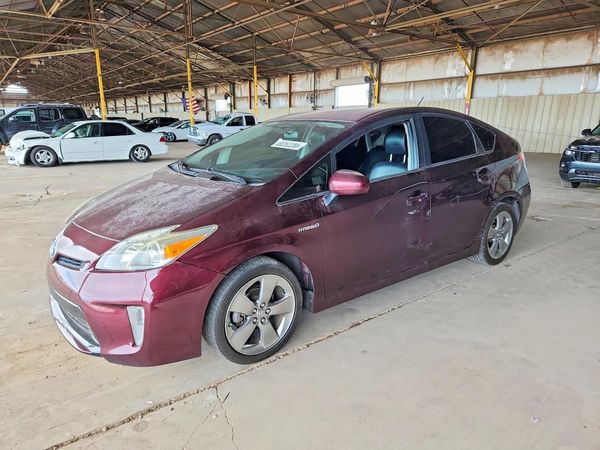 2013 TOYOTA PRIUS — Front 3/4