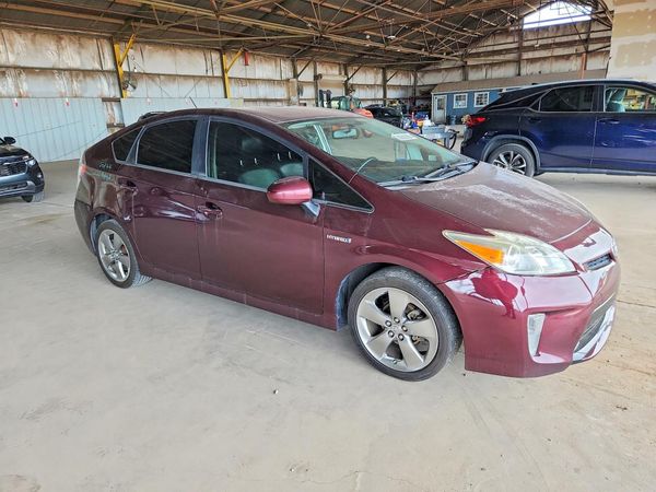 2013 TOYOTA PRIUS — Passenger 3/4