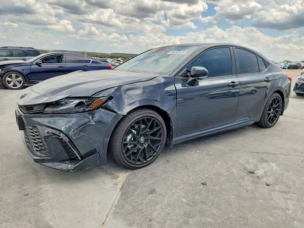 2026 TOYOTA CAMRY — Front 3/4