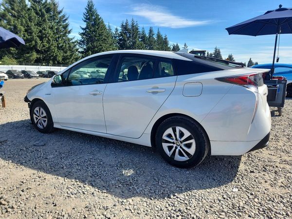 2017 TOYOTA PRIUS