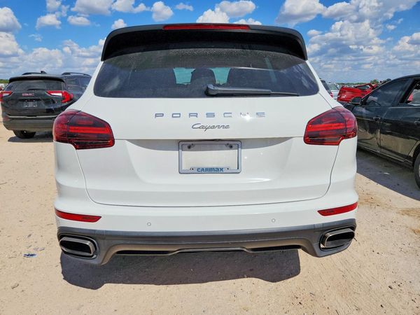 2017 PORSCHE CAYENNE