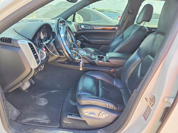 2017 PORSCHE CAYENNE